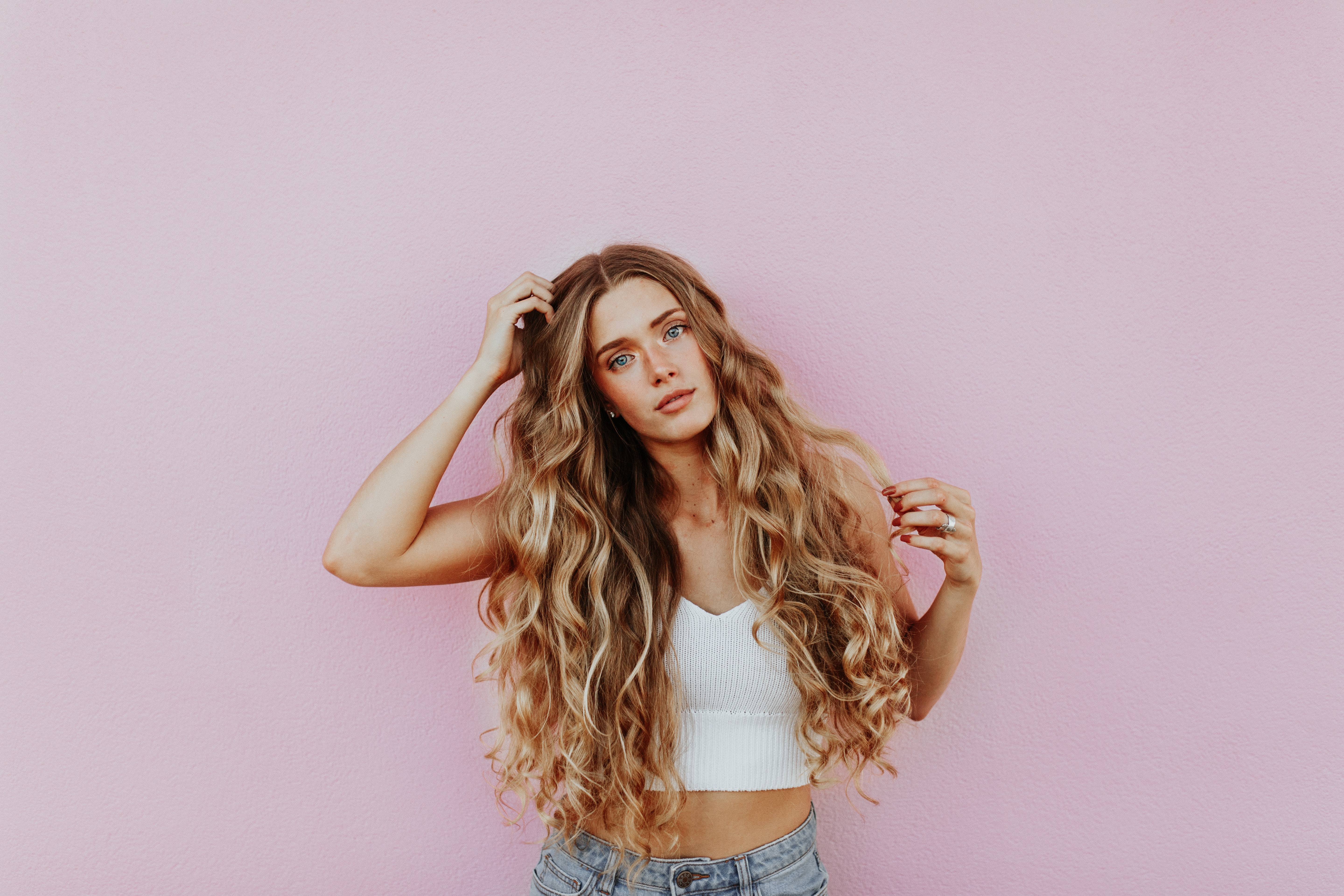 Sunlight honey blonde hair color trend 2021
